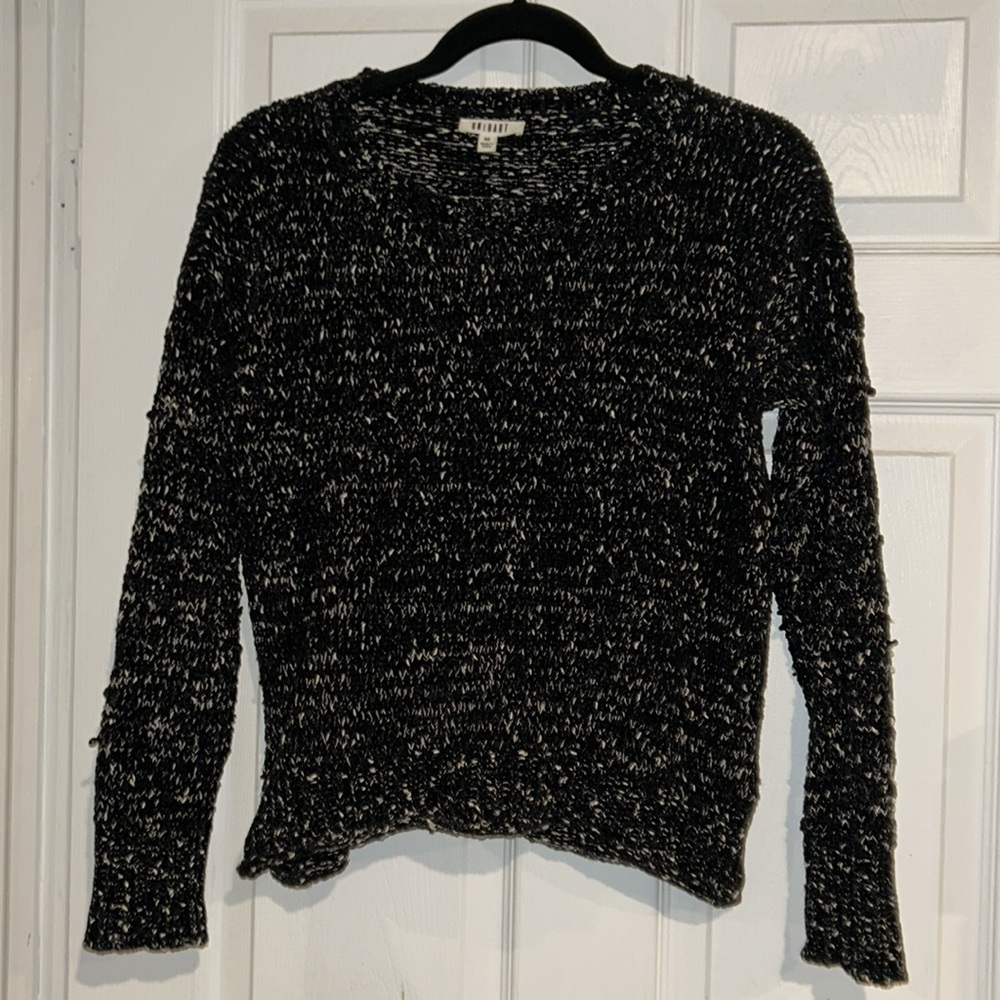 Onehart black white‎ sweater